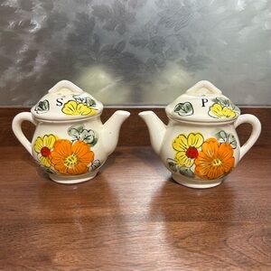 Vintage Salt & Pepper Shakers - Teapots - Flowers - Made in Japan